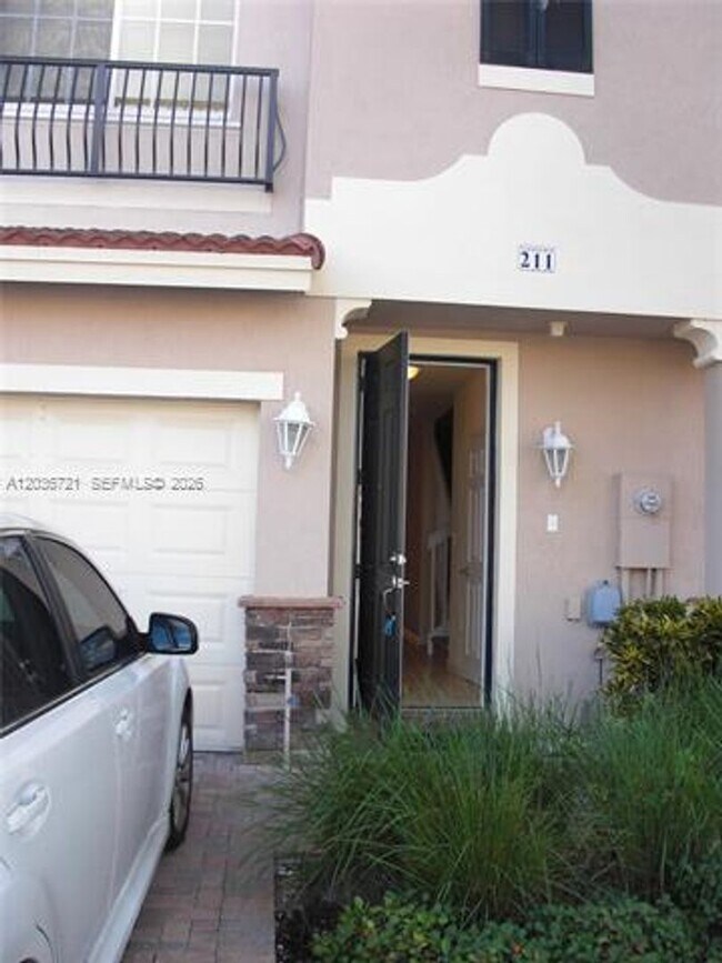 Foto del edificio - 211 Las Brisas Cir