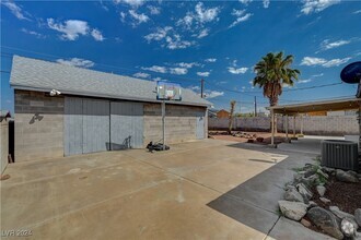 Building Photo - 102 N Cholla St