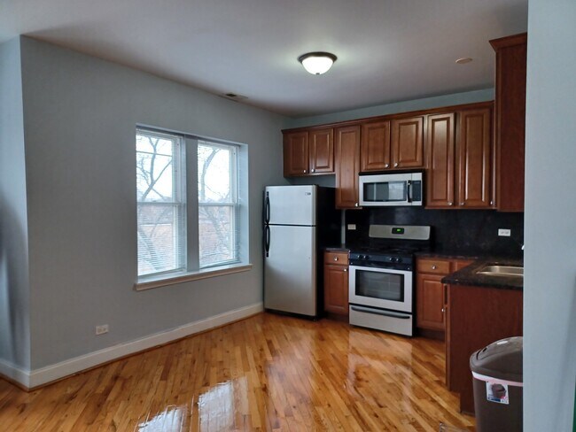 Building Photo - 5741 N Kimball Ave