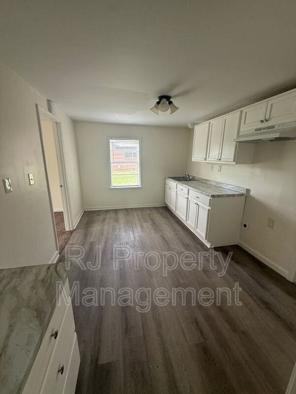 Foto del edificio - 3742 Berry Ln