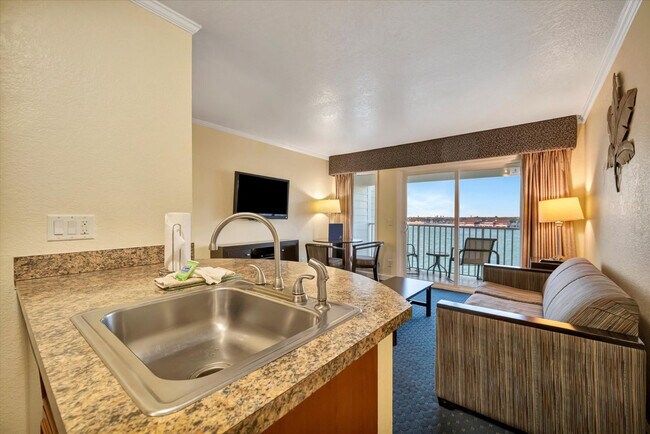 Building Photo - 2506 N Rocky Point Dr