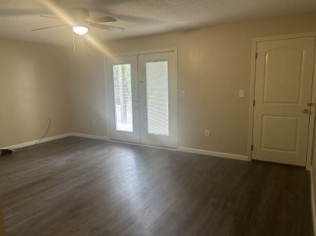 Building Photo - 2/1 Available November 1st