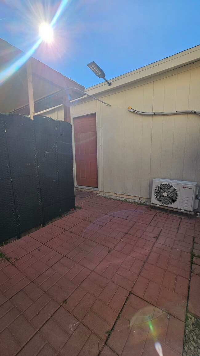 Front view of the studio - 2229 Goldhill Way