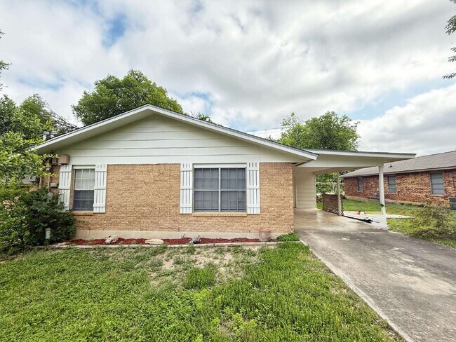 Foto del edificio - Prime Location! Fresh Paint – Charming 2BR...