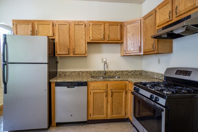 Building Photo - Close to Shops, Eateries and Buses - Avail...