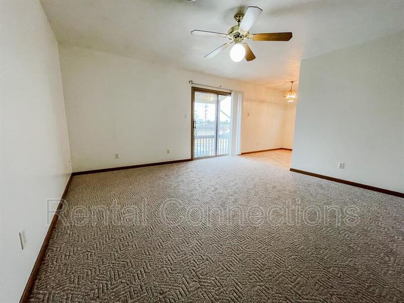 Foto principal - 500 E College St