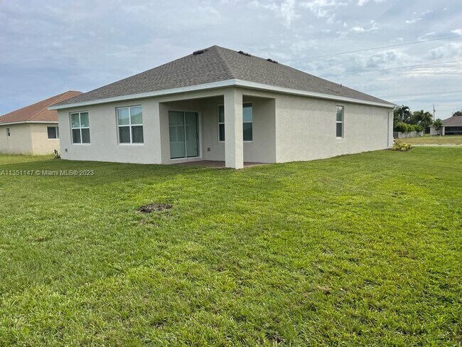 Building Photo - 2704 NW 4th Ave