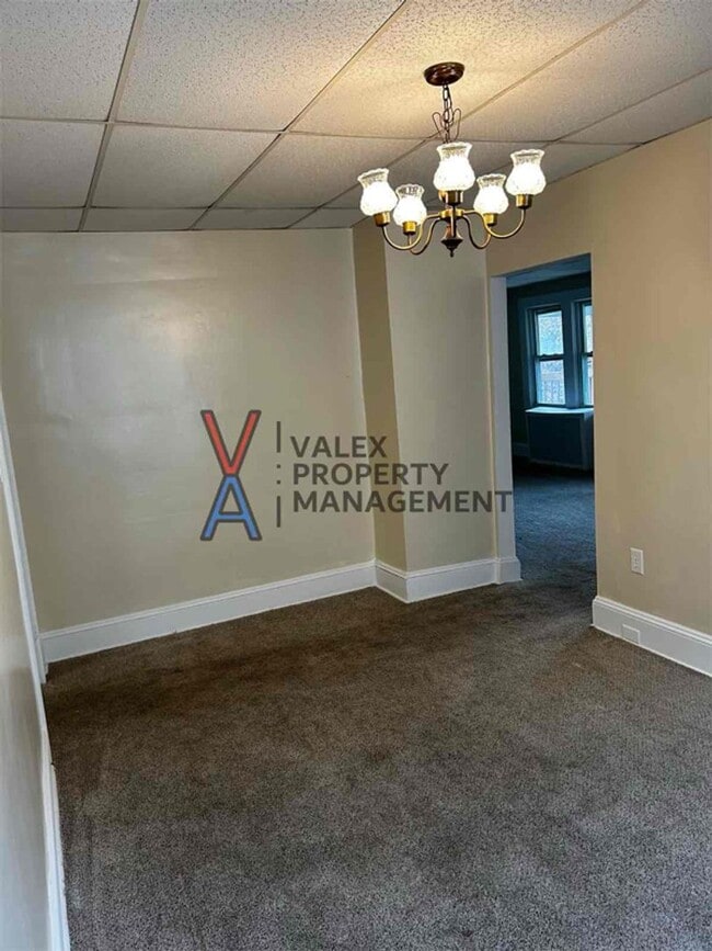 Foto del edificio - 2649 Olyphant Ave