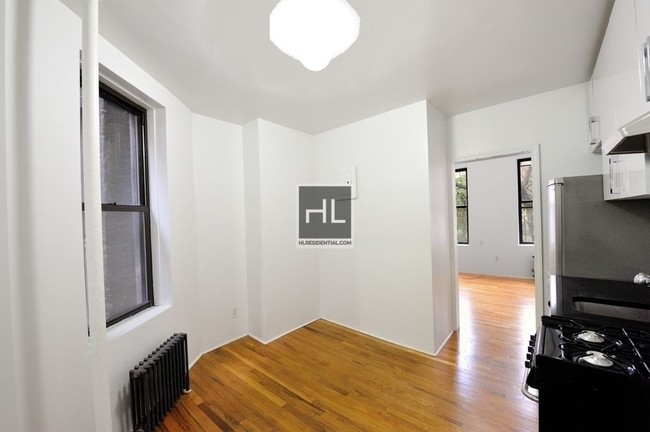 Foto del edificio - Massive SoHo Studio! No Fee! 1 Month FREE!