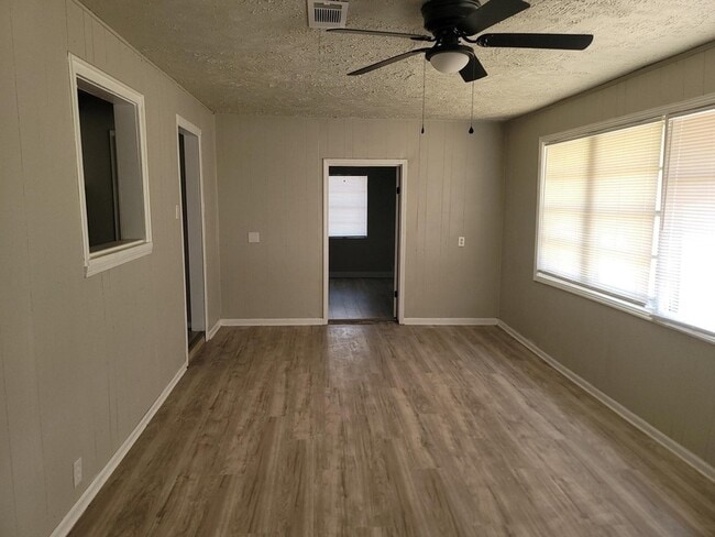 Photo - 5934 Ridgeway Dr House