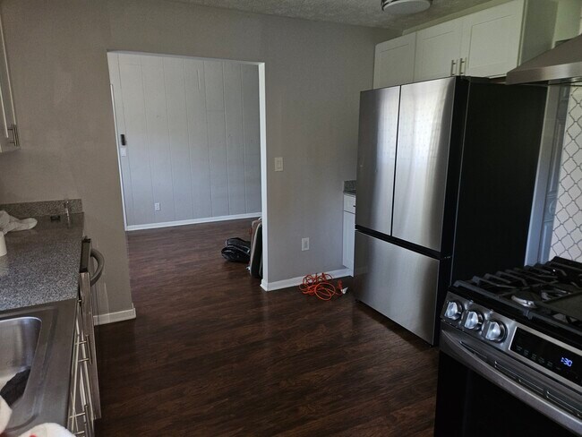Building Photo - 2042 Byron Dr