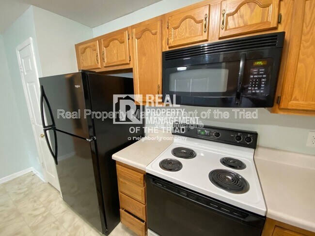 Building Photo - 5012 Lawndale Dr