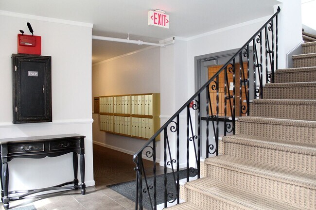 Foto del edificio - Upper Level Chasselton 1 Bedroom Condo in ...