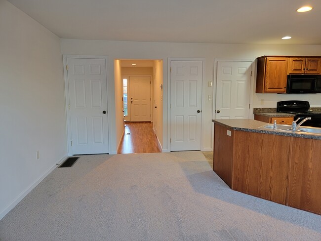 Building Photo - 302 Mount Olive Ln