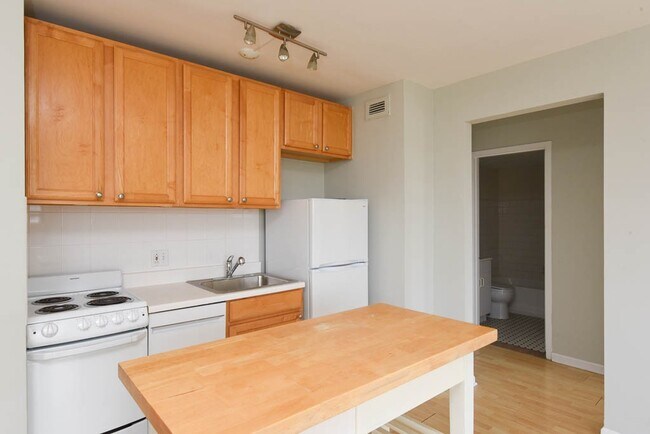 Foto del edificio - 445 W Wellington Ave