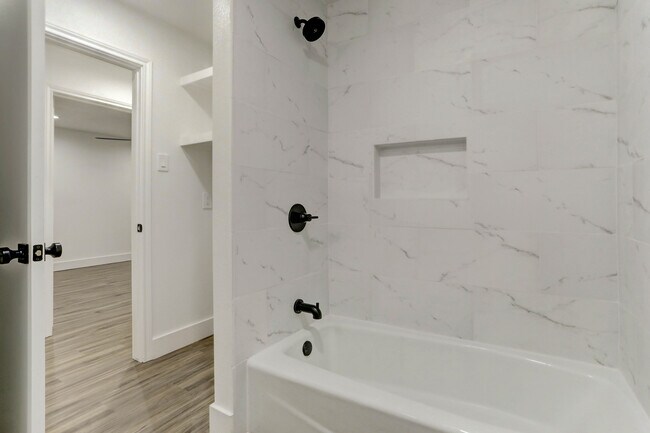 Building Photo - 9503 Woodshire Dr