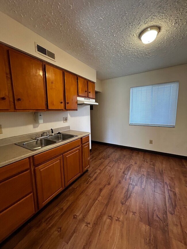 Foto del edificio - 1467-69 Genessee Ave