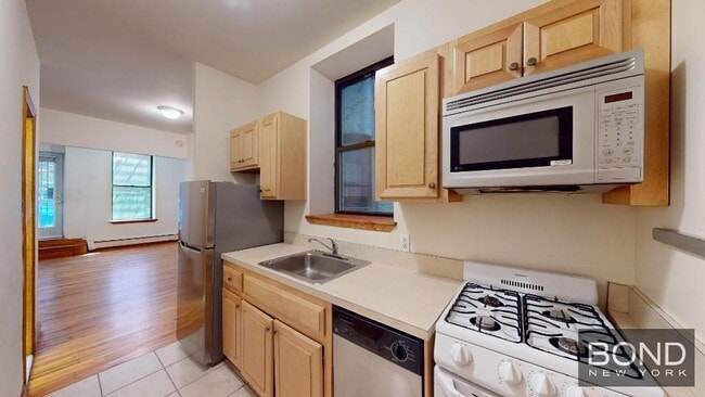 Building Photo - 814 Tenth Avenue