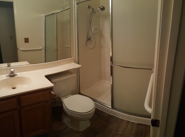 Foto del edificio - Sparks 3 bed 2 bath 2 car garage home located near The Marina For Rent