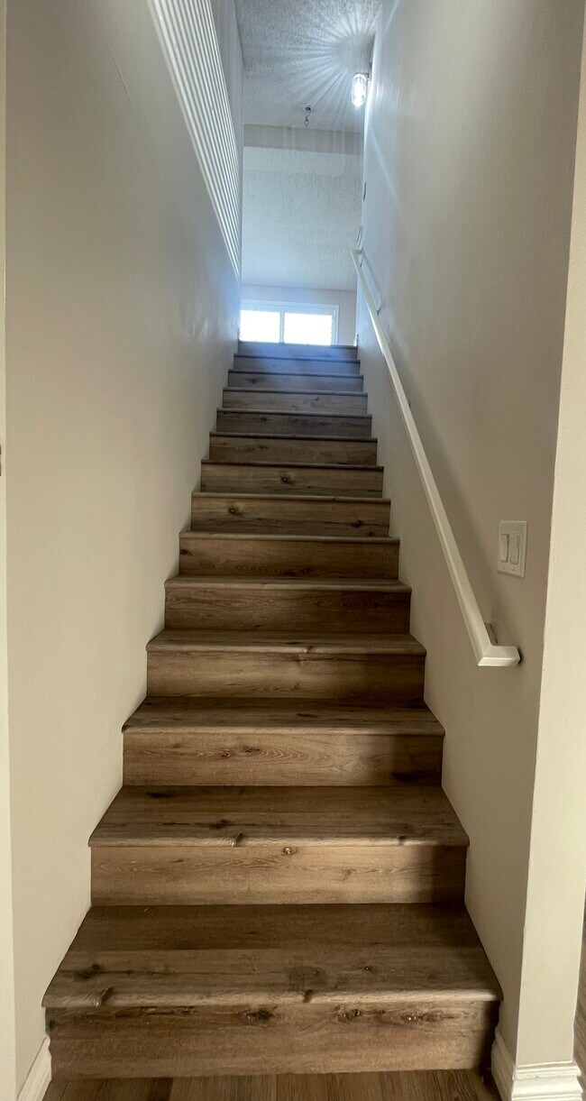 Escalera al desván - 12035 Washington Pl