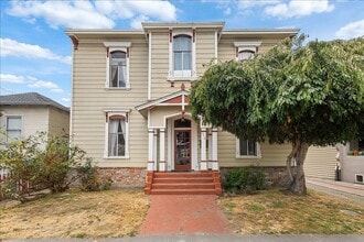 Building Photo - 3014 Encinal Ave