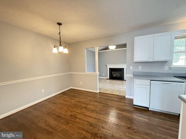 Foto del edificio - 301 Sutton Ct