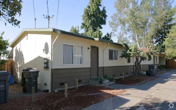 Building Photo - 2519 Corby Ave