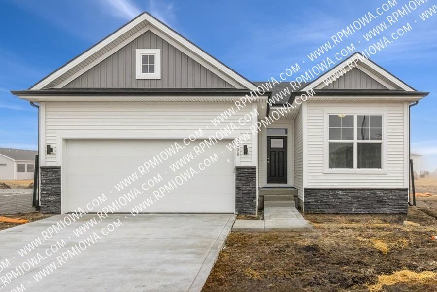 Foto principal - FINISHED BASEMENT!! 4 Bed, 3 Bath Home in ...