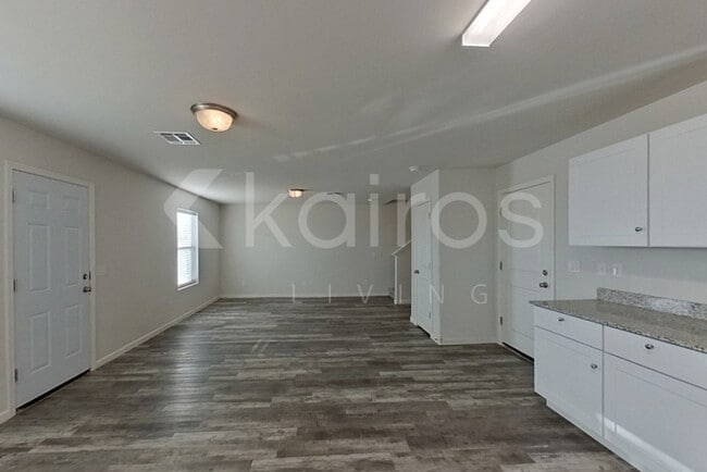 Building Photo - 3578 Koval Dr