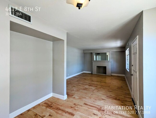 Building Photo - 4617 E 8th St