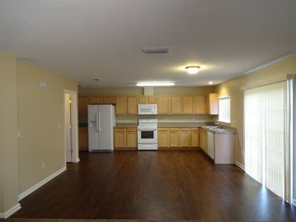 Building Photo - 9669 Clinton Corners Dr W