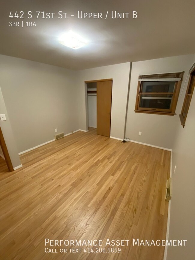 Foto del edificio - Charming 3BD/1BA West Allis Upper Unit