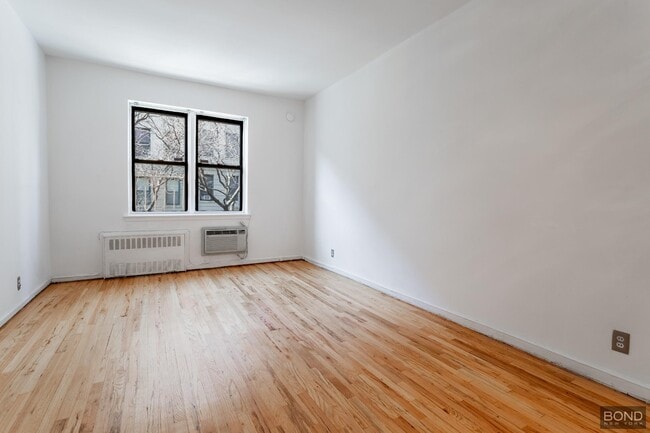 Building Photo - 205 E 89th St