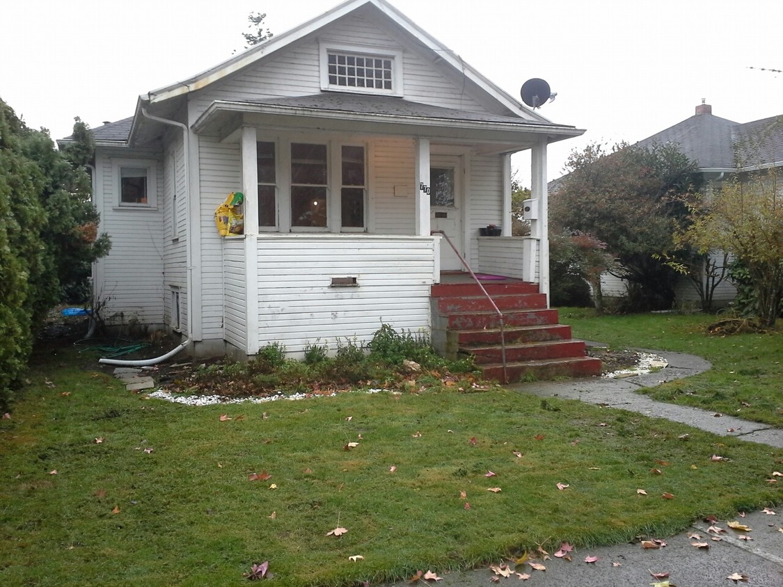 Primary Photo - 770 Cottage St NE
