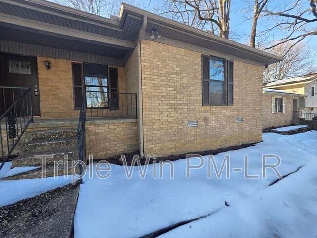 Building Photo - 3 Helen Dr