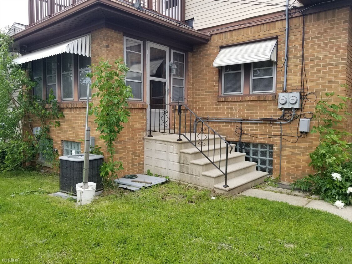 3051 S 41st St, Milwaukee, WI 53215 Townhome Rentals in Milwaukee WI