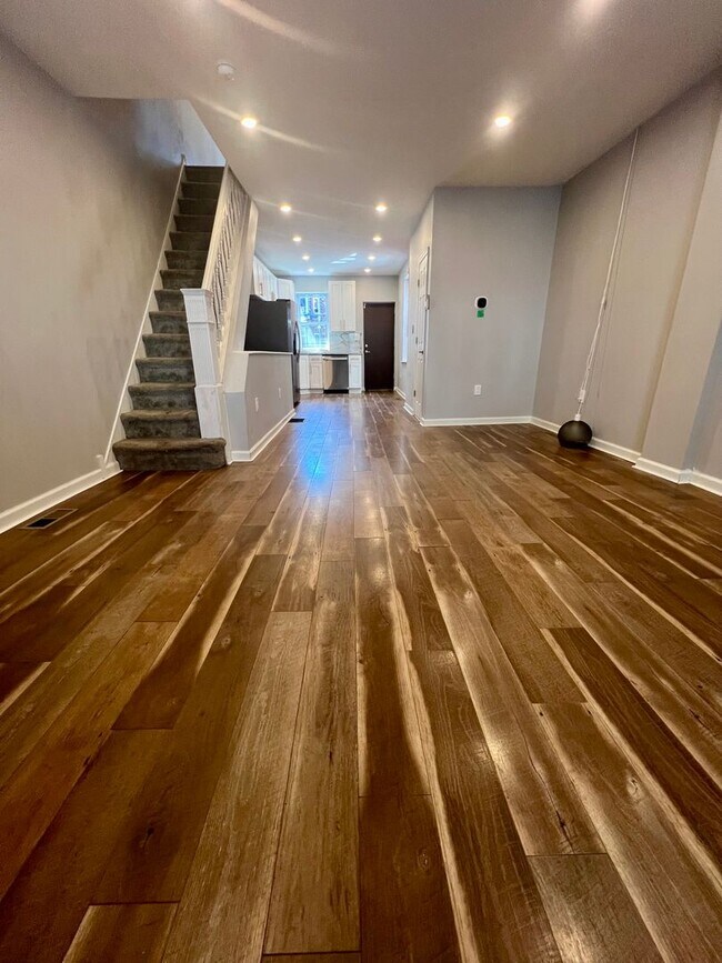 Building Photo - Luxurious 3-Bedroom Townhome in Cobbs Cree...