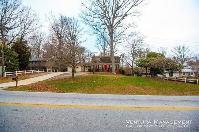 Building Photo - 184 Banks Rd