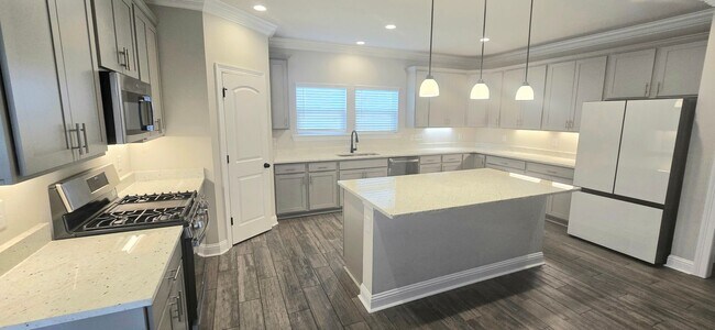 Foto del edificio - 5 Bedroom 3 Bathroom in Canes Landing