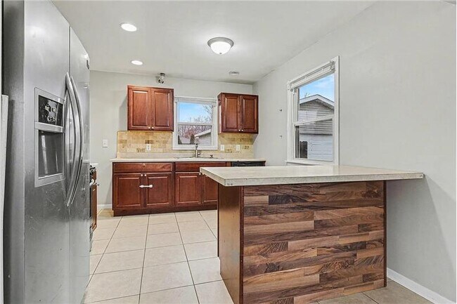 Foto del edificio - 5807 Averill Ave SW