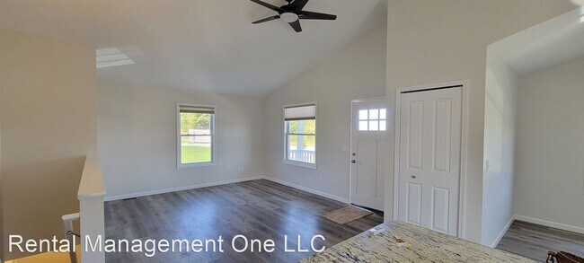 Foto del edificio - 3 br, 2 bath House - 927 Cobalt St