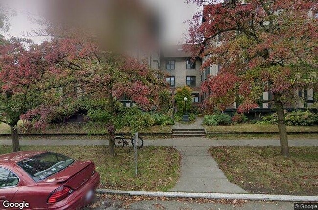Beautiful trees - 409 16th Ave E