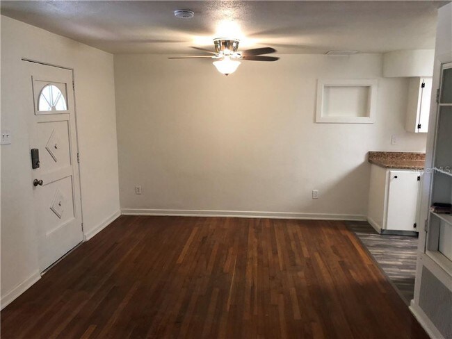 Building Photo - 550 La Veta Dr