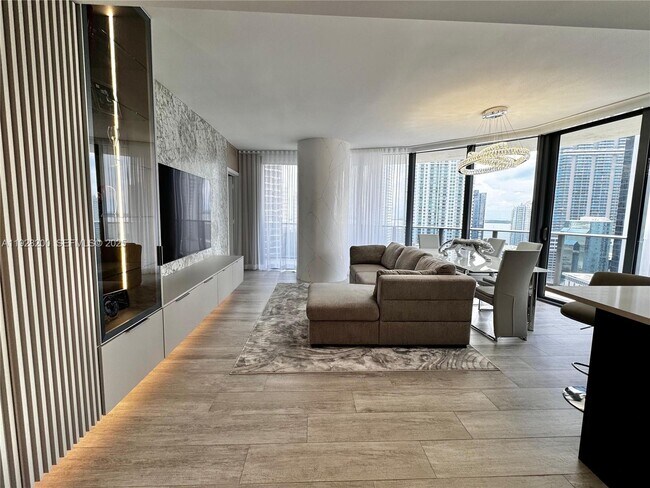 Foto del edificio - 45 SW 9th St