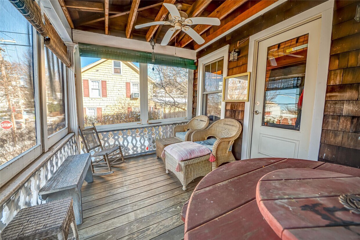Foto principal - 303 E Main St