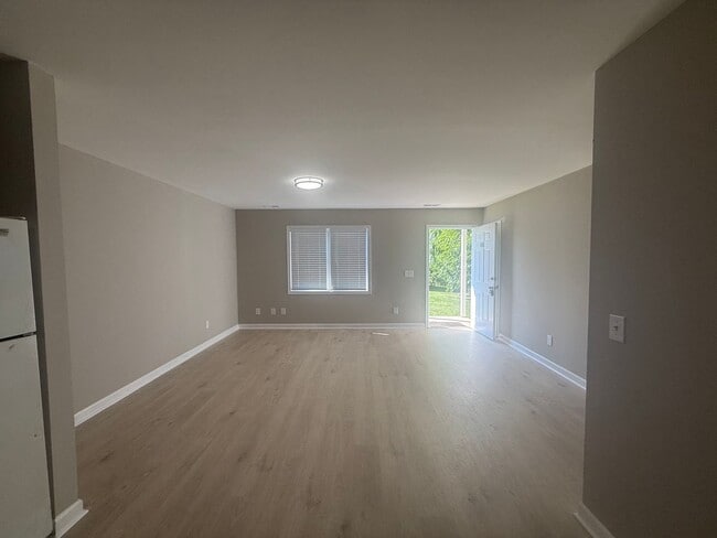Foto del edificio - Two bedroom, 1 bath apartment in Burlington