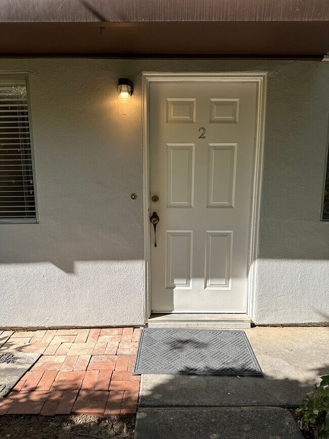 Foto del edificio - Charming 2-Bedroom Townhome in North Davis...