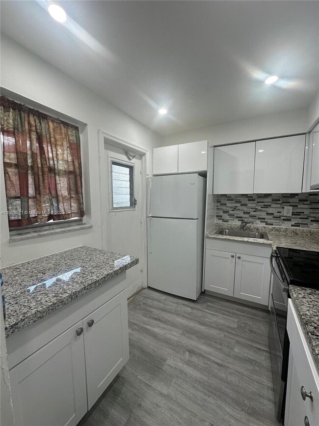 Foto del edificio - 2800 NE 203rd St