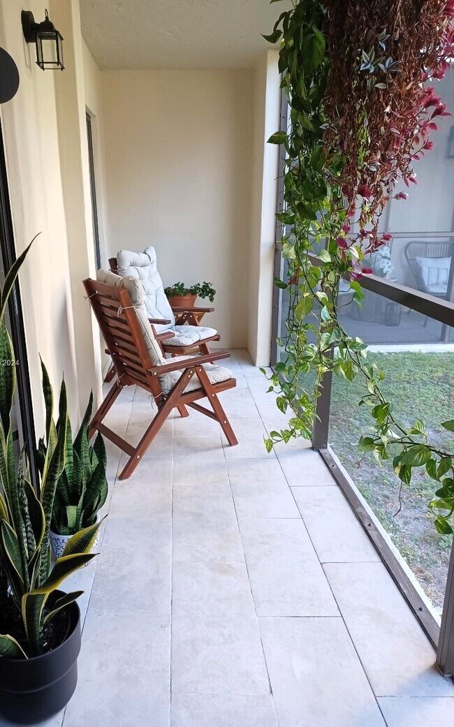 Foto del edificio - 8045 SW 107th Ave