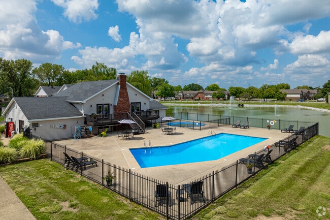 Building Photo - Castleton Manor Apartments